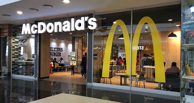 McDonald’s pilots third-party ads on drive-thru displays
